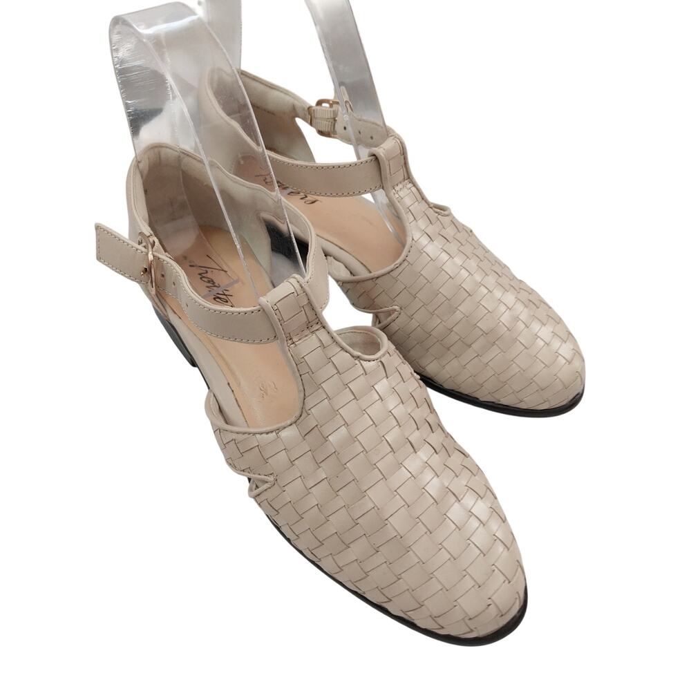 TROTTERS! TAN/BEIGE GENUINE LEATHER WOVEN BODY, ANKLE STRAP/BUCKLE FLATS! 5.5M